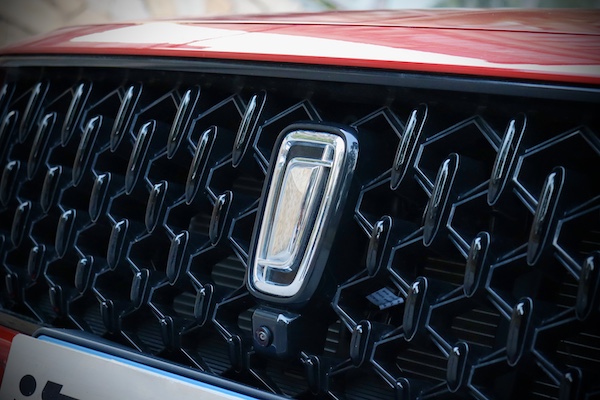 奔腾b70s与马自达cx4的底盘一样吗,奔腾b70像林肯