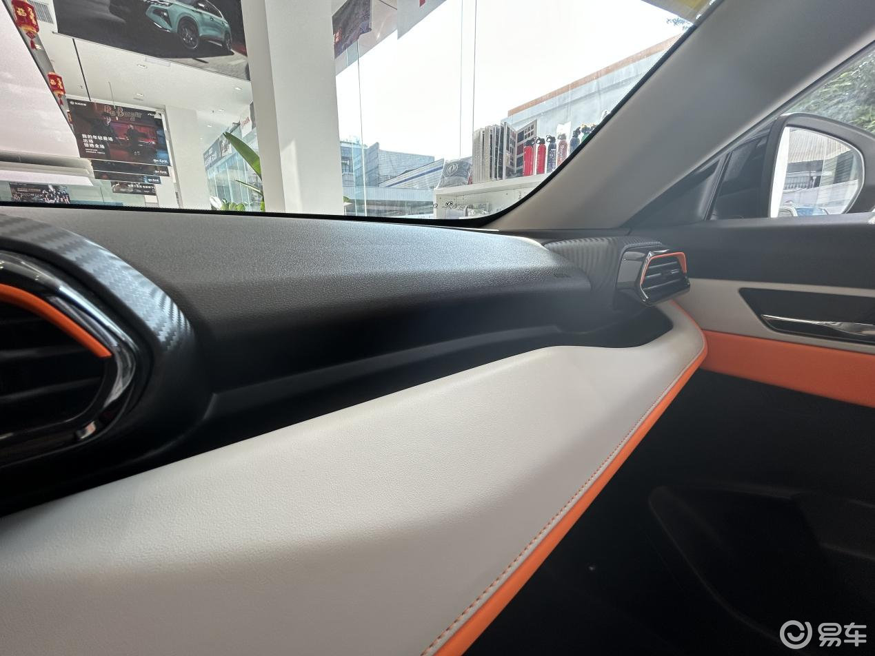 东风风神奕炫2021款后备箱,东风风神奕炫max后备箱