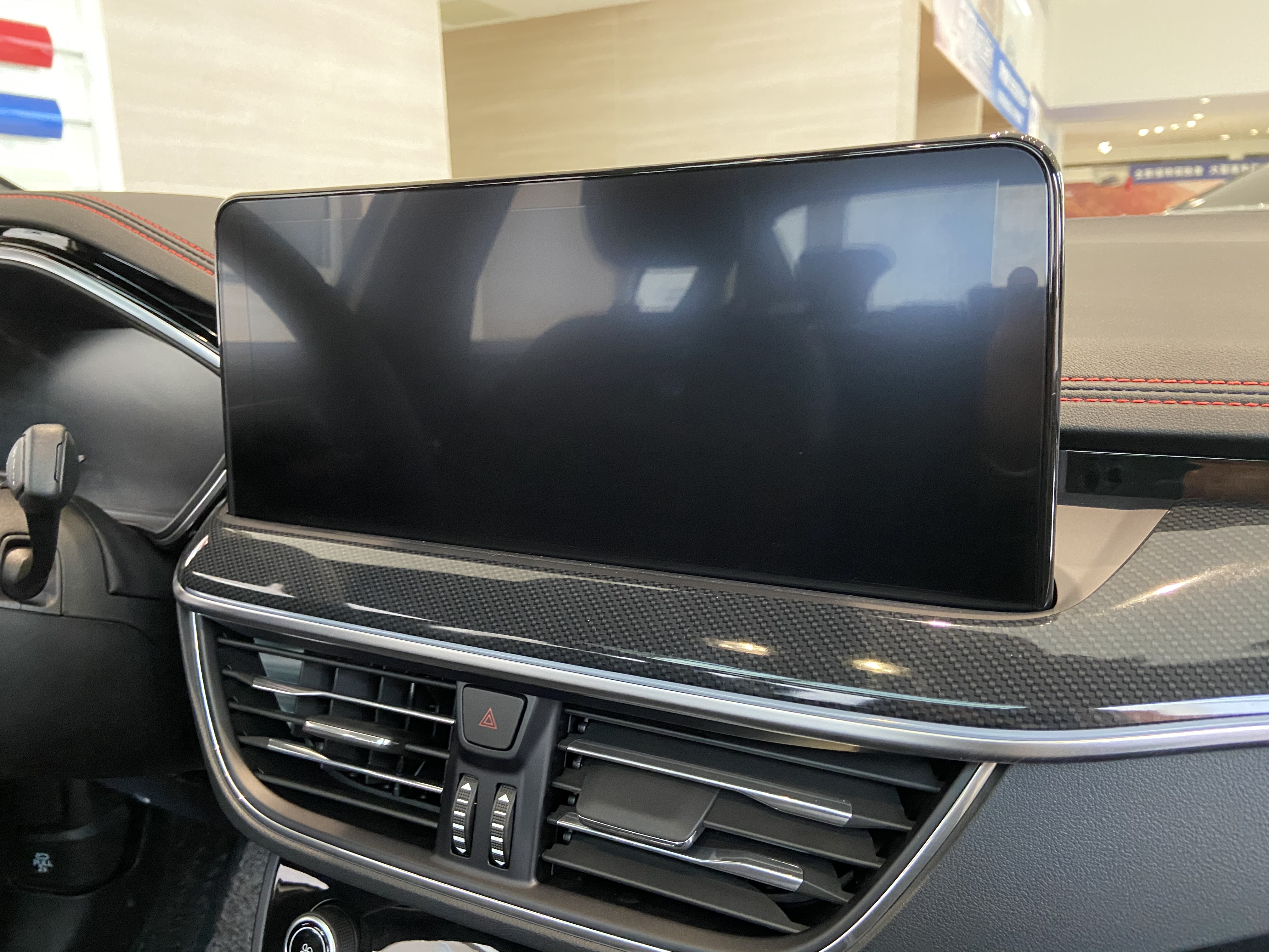 颜值在线的美式“钢炮”！运动属性拉满，实拍长安福特福克斯