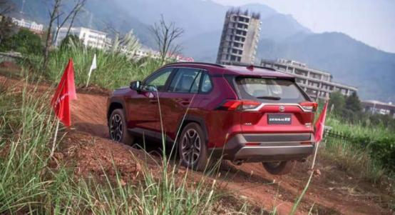 2011年丰田rav4荣放2.4现在值多少钱,2011年丰田rav4荣放二手车2.0油耗