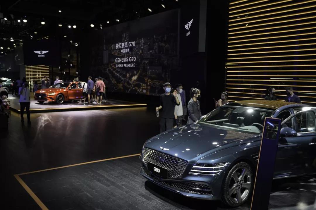 私人豪车展厅人流多,名车馆靠什么挣钱