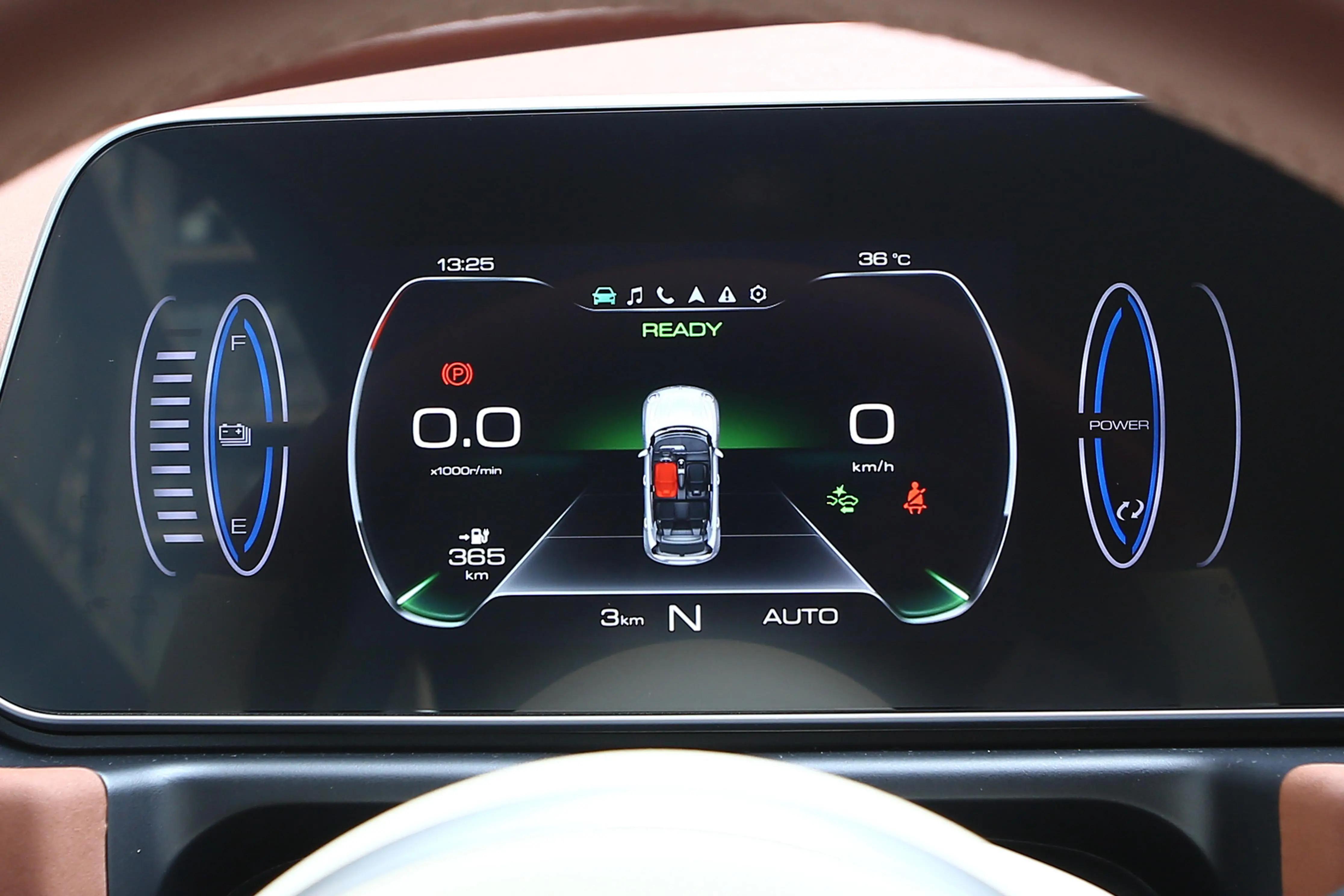 小姐姐开的燃油版车6万超高颜值 (推荐三款适合小姐姐的代步车)