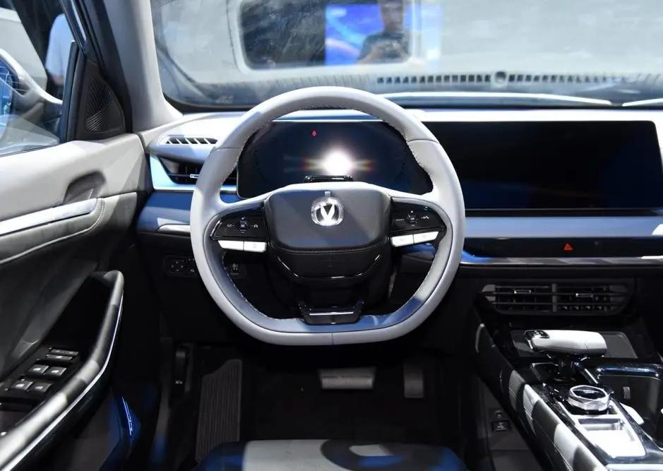 长安逸动plus长安锐程cc2021款,长安锐程cc与长安逸动plus