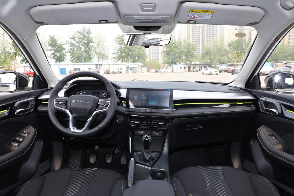 荣威i5这款车家用实惠吗,荣威i5和桑塔纳手动挡哪个省油