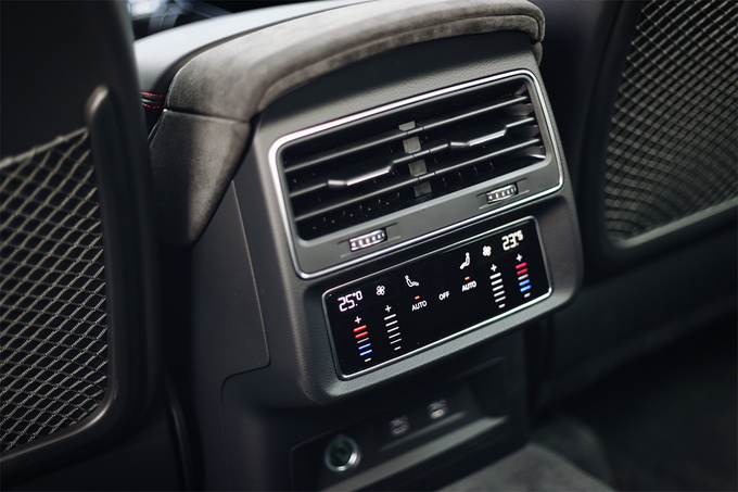 《豪华180》评奥迪RSQ8足够豪华的性能车啥样？