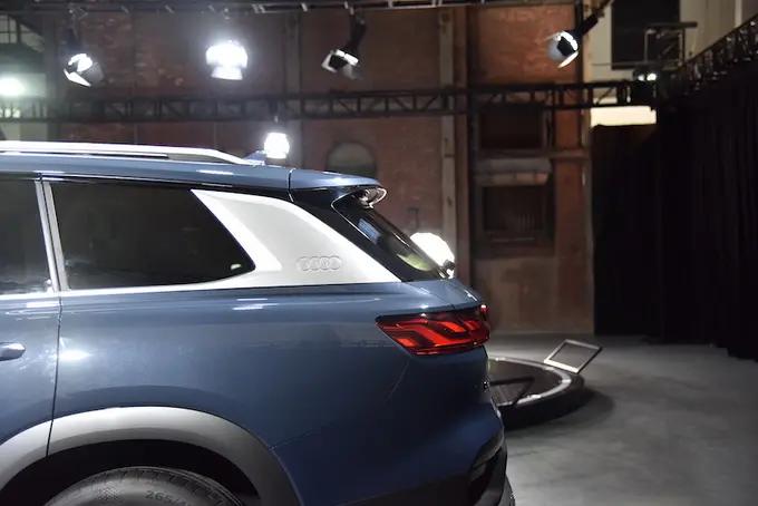 奥迪q62023燃油款落地多少钱,奥迪q6对比奥迪q7