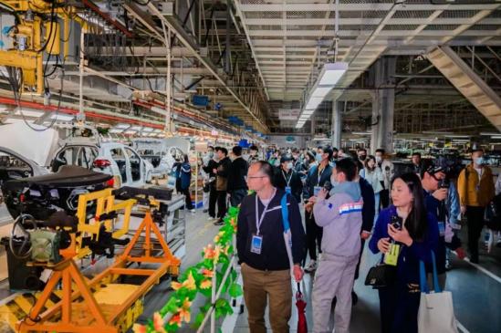 雪铁龙C6热销场面,雪铁龙c6降价9万元还挣钱吗