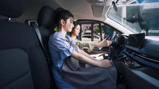 maxusv70新款试驾视频,上汽大通maxusv70多少钱