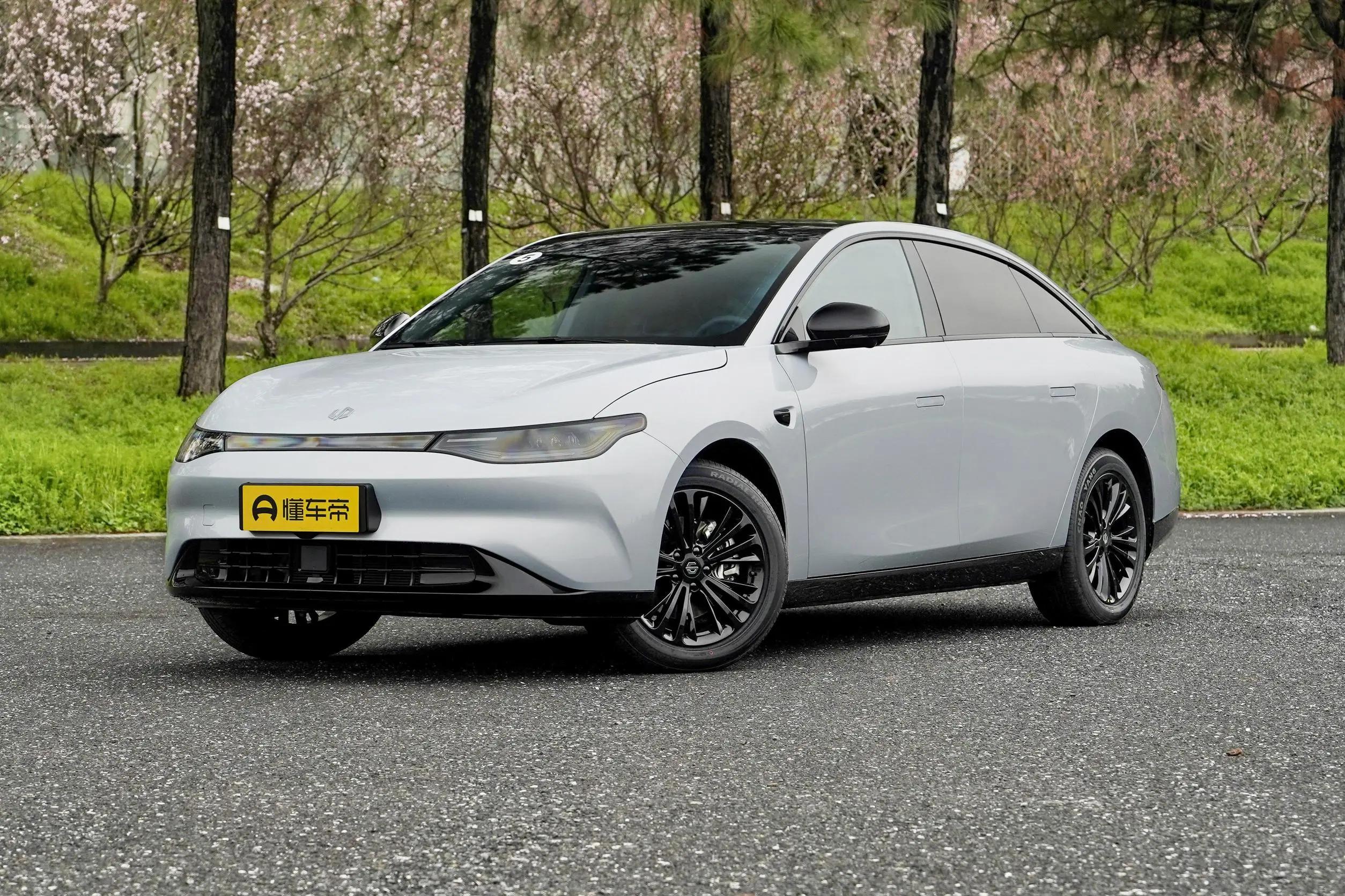 零跑c012023款525舒享版内饰白色,零跑c012023款525舒享版官方宣传片