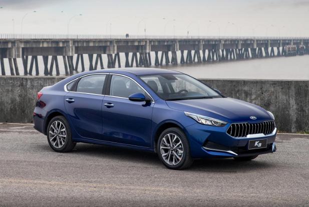 起亚k32023款1.5lcvt尊贵版,起亚k32021款1.5lcvt时尚版