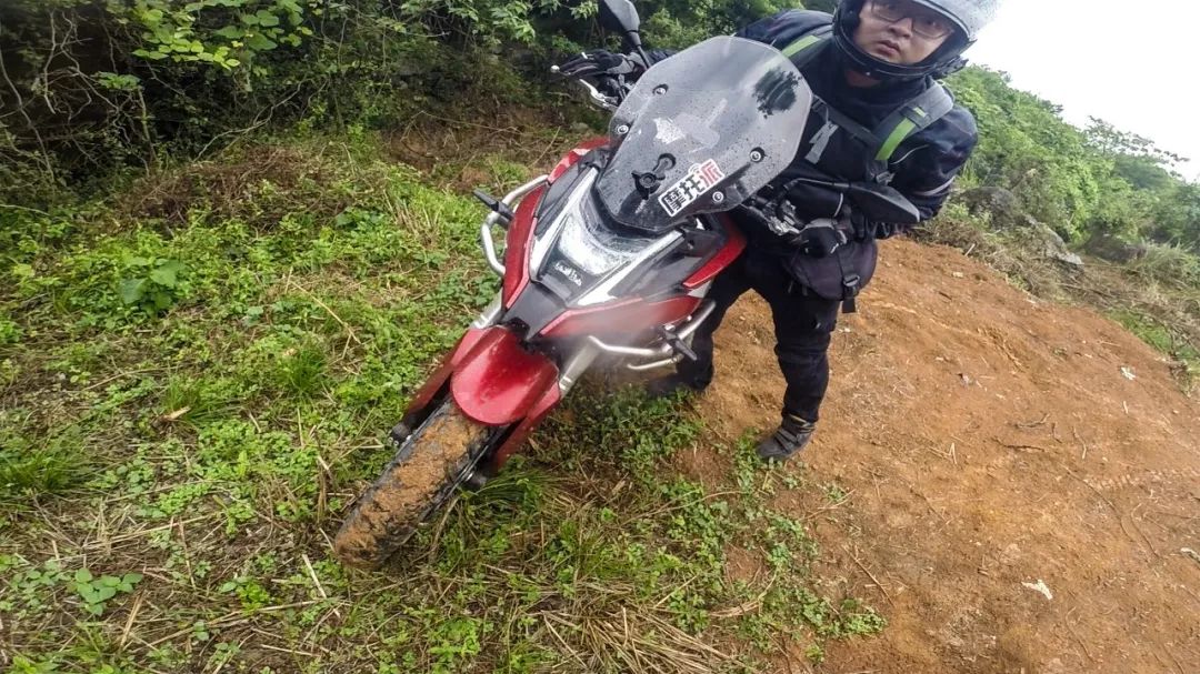 进步很大但是仍然任重道远,进步明显继续努力