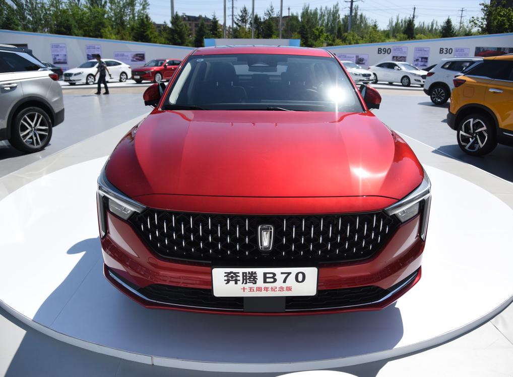 新款奔腾b70到底怎么样,奔腾b70内饰有几个颜色大全