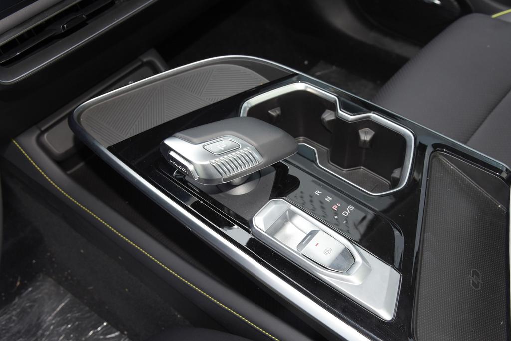 超跑同款技术，一公里6毛，体验北汽魔方。