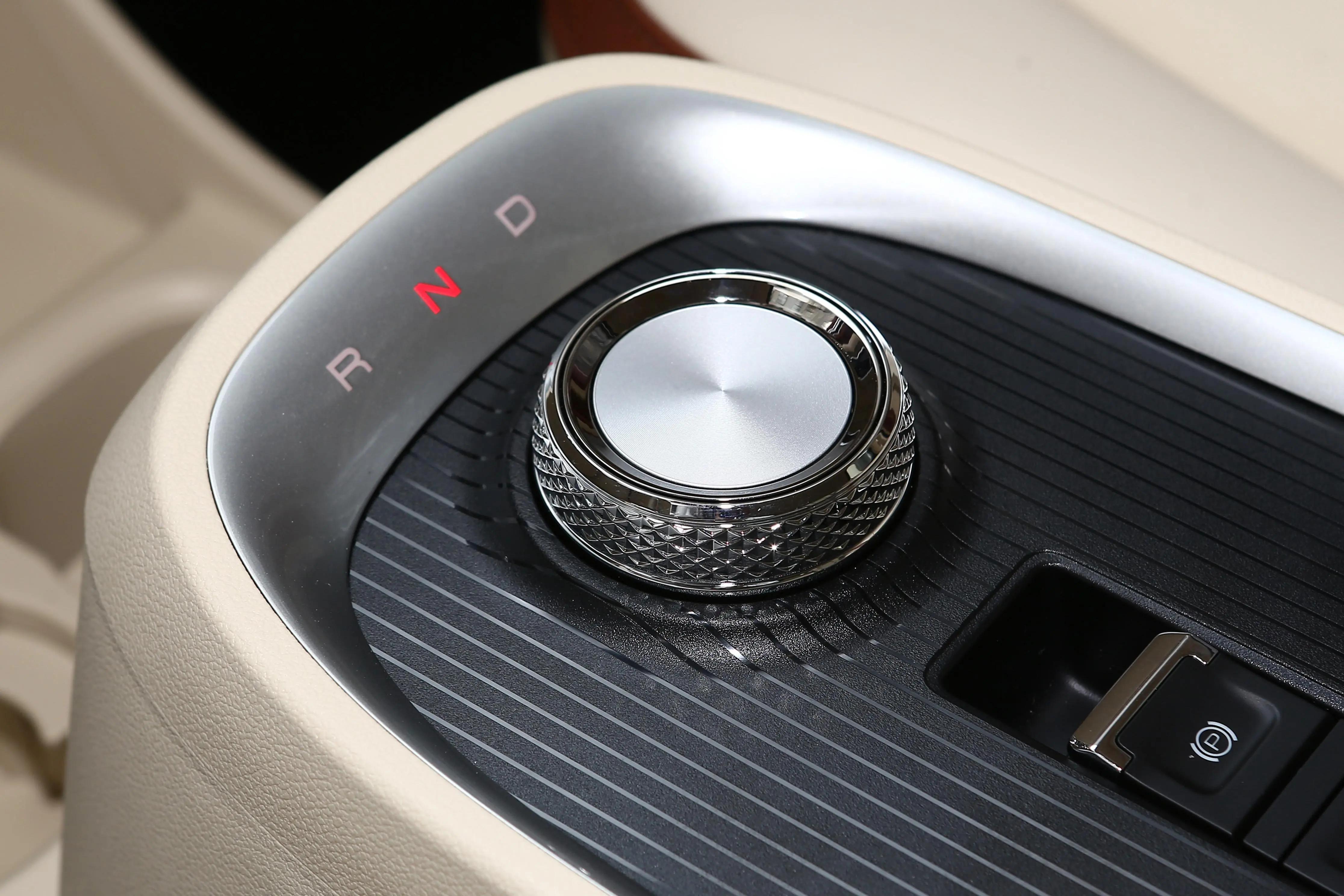 性价比最高开不坏的代步车,推荐三款适合小姐姐的代步车