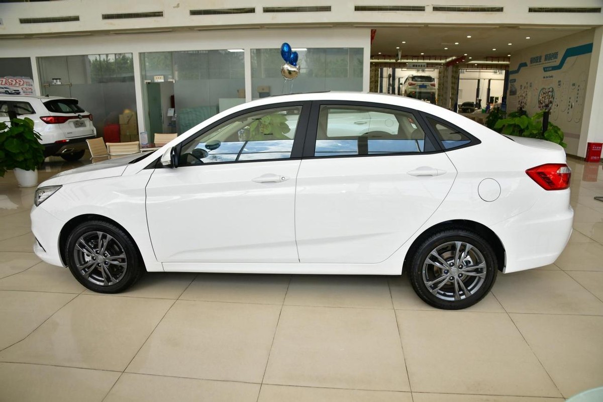 逸动dt对比新帝豪,新帝豪价格