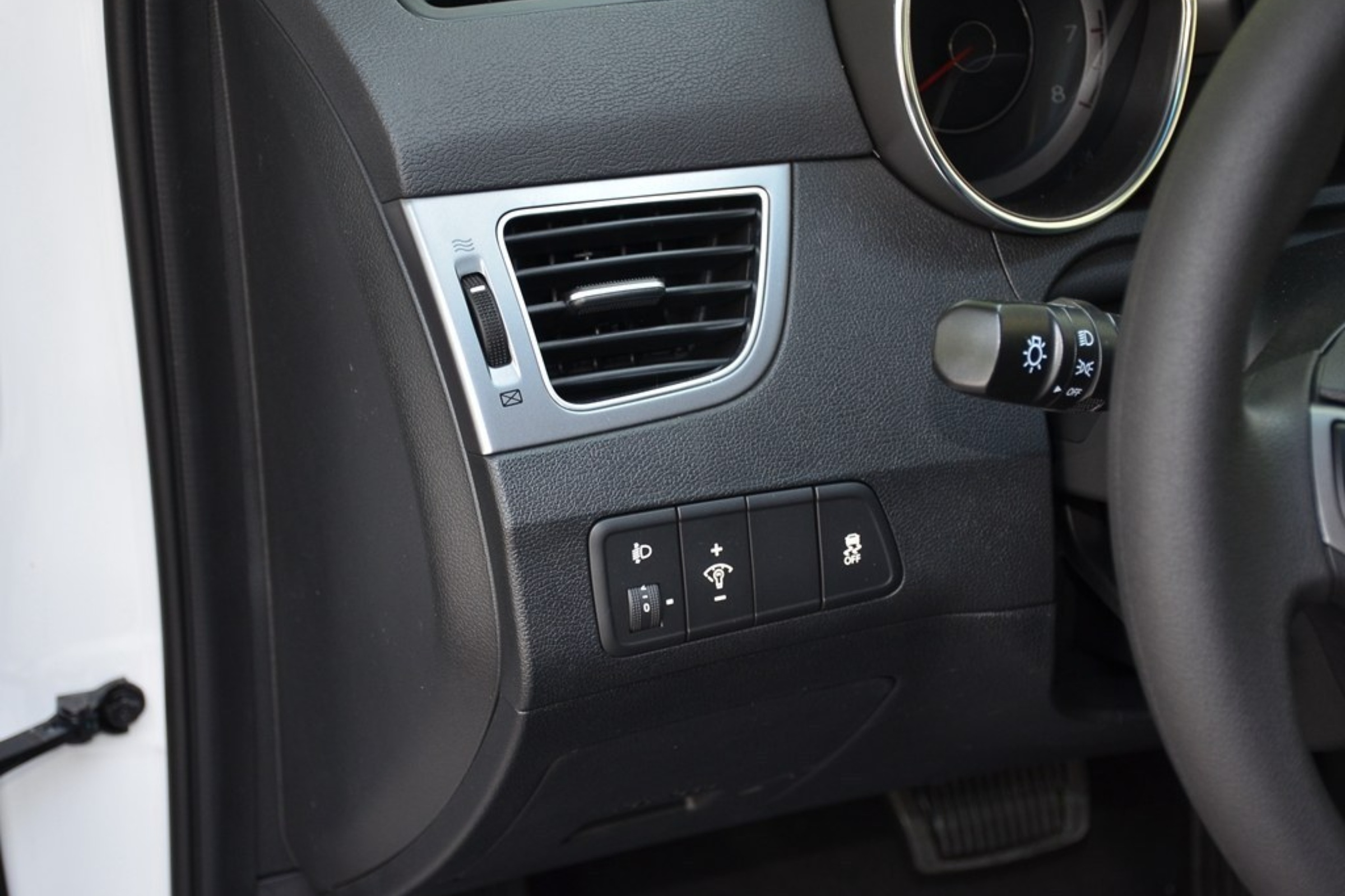 13万以内的轿车动力强的,朗动对比卡罗拉