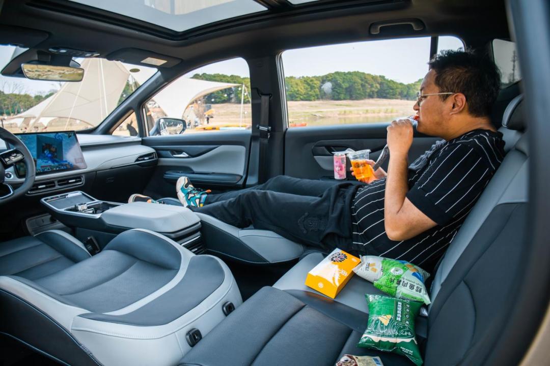 合创z03对比aiony如何选择,合创z03和aiony有什么区别