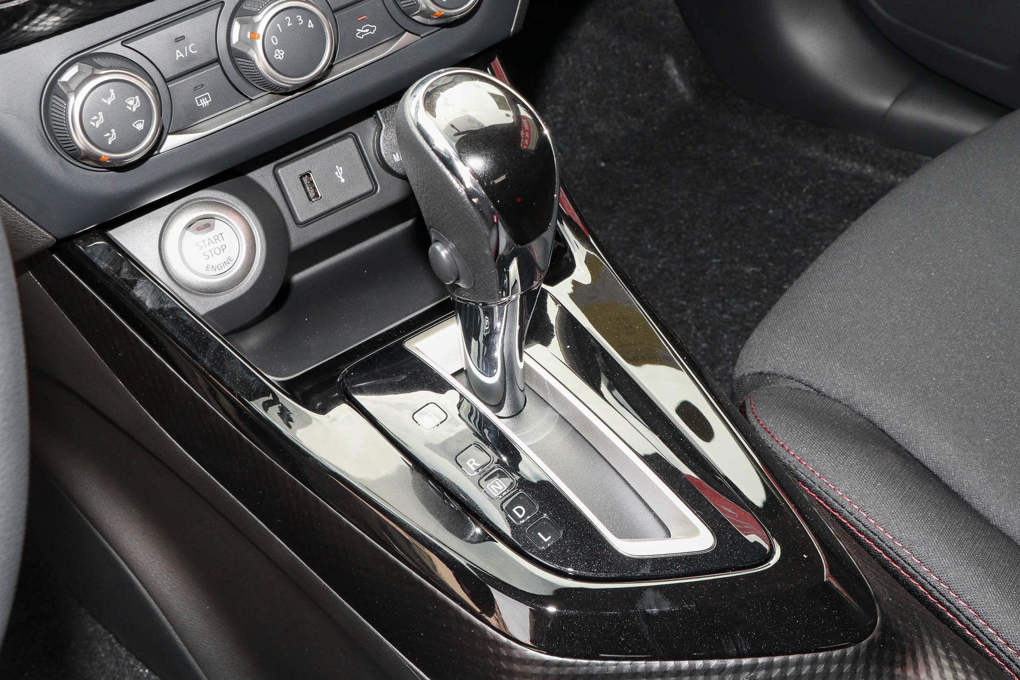 06年的蓝鸟2.0它的油耗高吗,日产蓝鸟有哪些配置