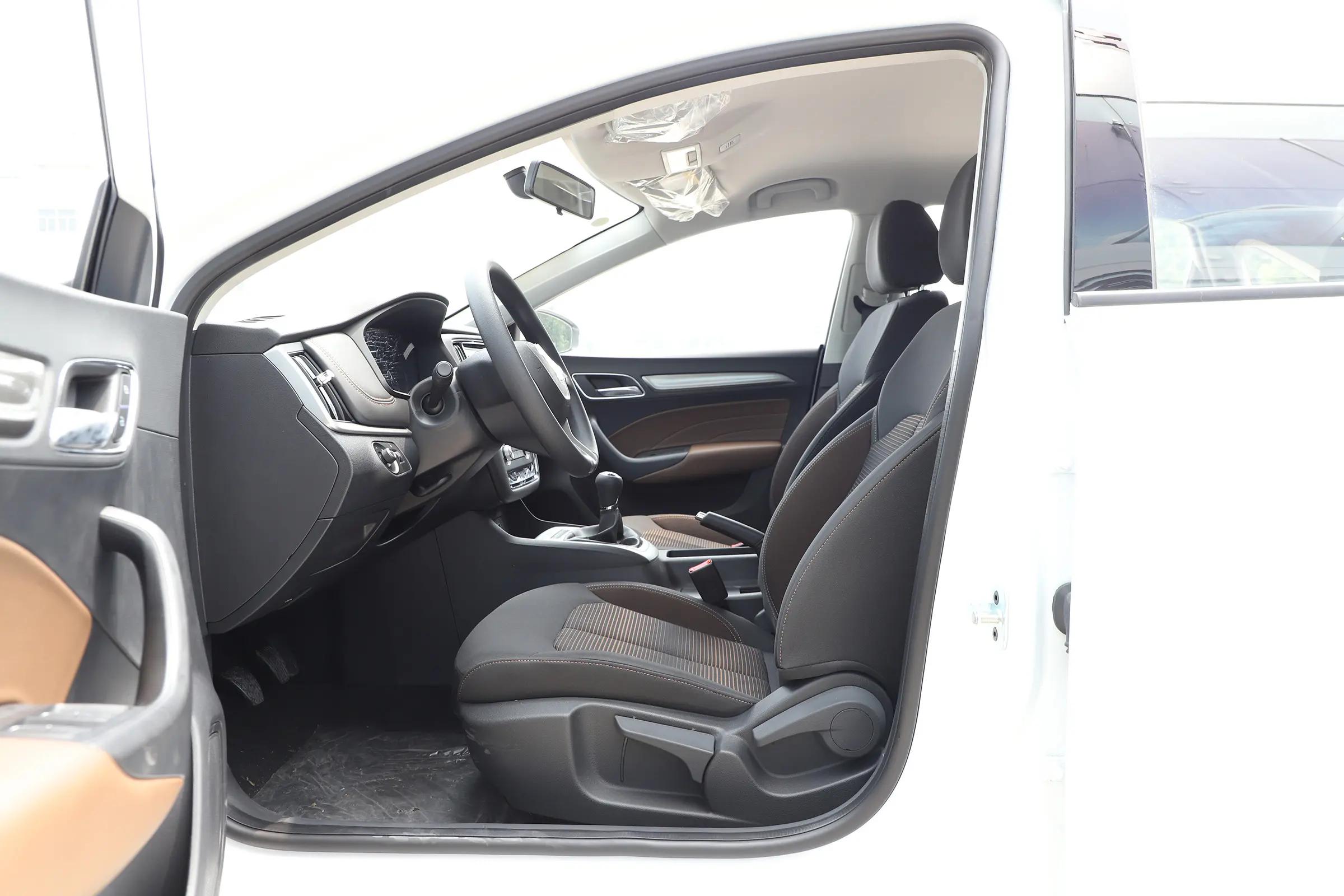 荣威i6中配车配置,2018款荣威i6动力测评