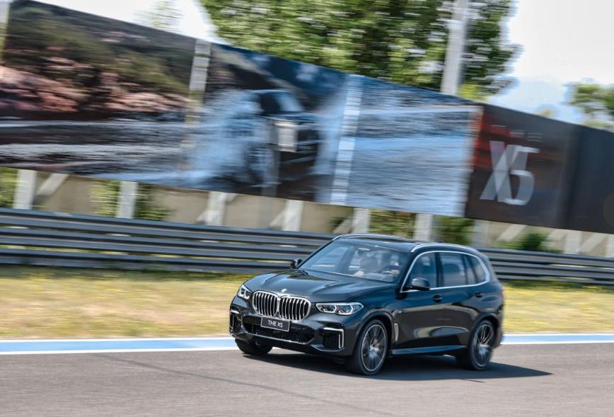 宝马x5xdrive爬坡,宝马x5xdrive40i提车