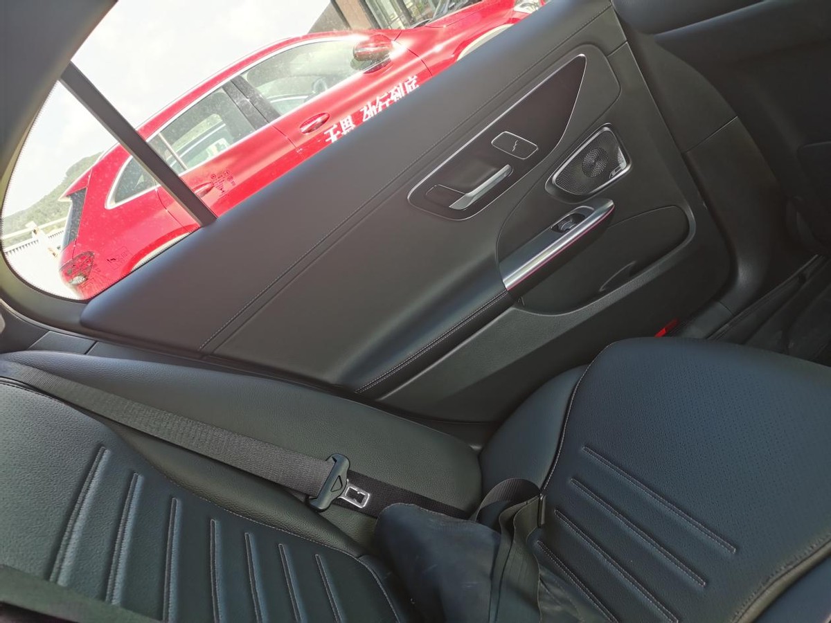 长轴距奔驰c级2024款多长,奔驰c级w124