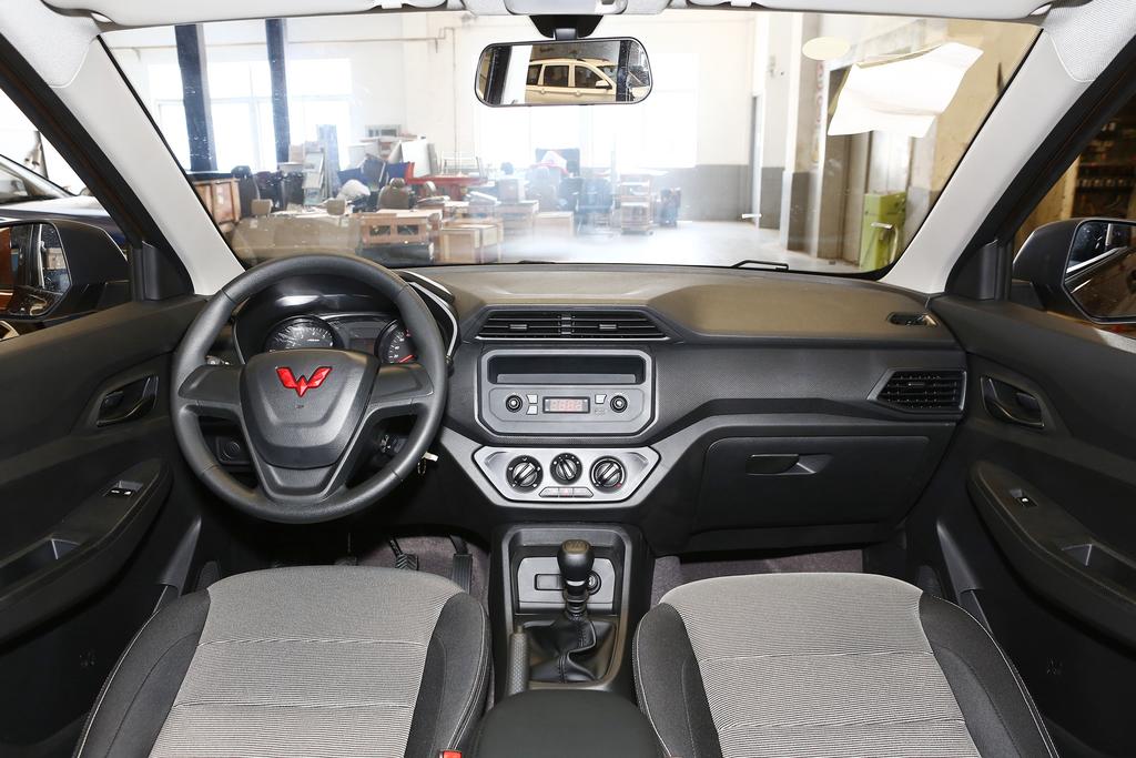 体验五菱宏光mini燃油版,五菱宏光1.5经典款试驾感受