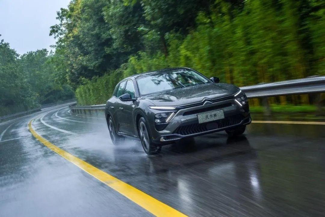 凡尔赛c5x2022款和2023款有什么区别,凡尔赛c5x哪款车值得买