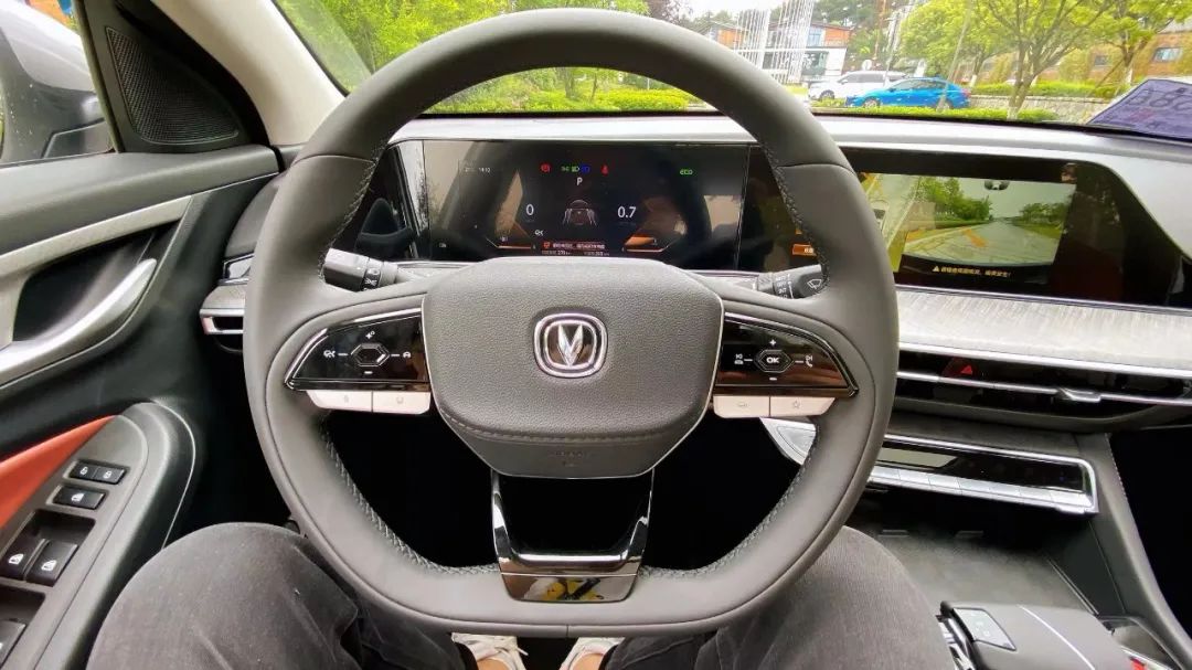 逸动plus2022款1.6豪华版,逸动plus内饰哪些地方是软的