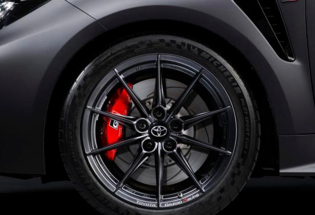 “疯”田GR卡罗拉！拥有4个备胎，搭载1.6T三缸，最大扭矩400牛米