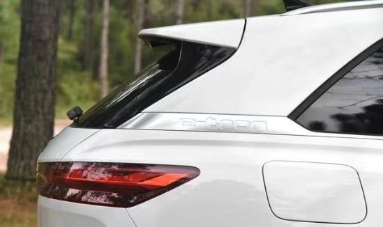 新款4轮电动车测试,上汽奥迪全新