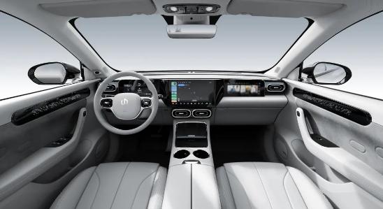 c11三联屏看视频,零跑c11智能交互三联屏