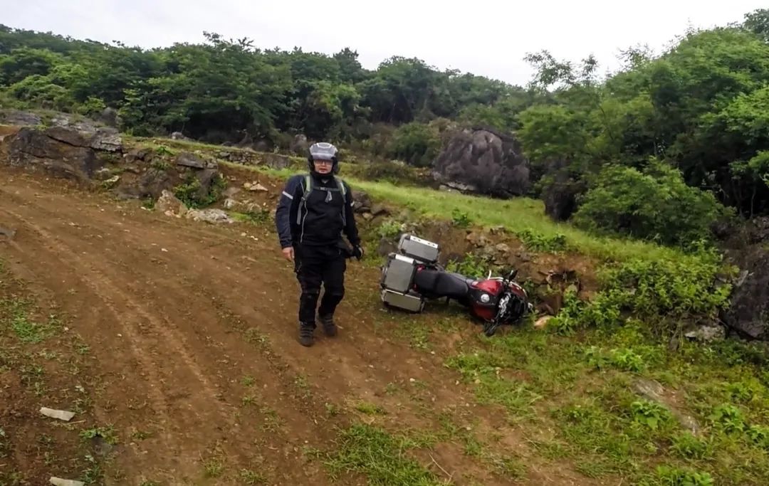 进步很大但是仍然任重道远,进步明显继续努力