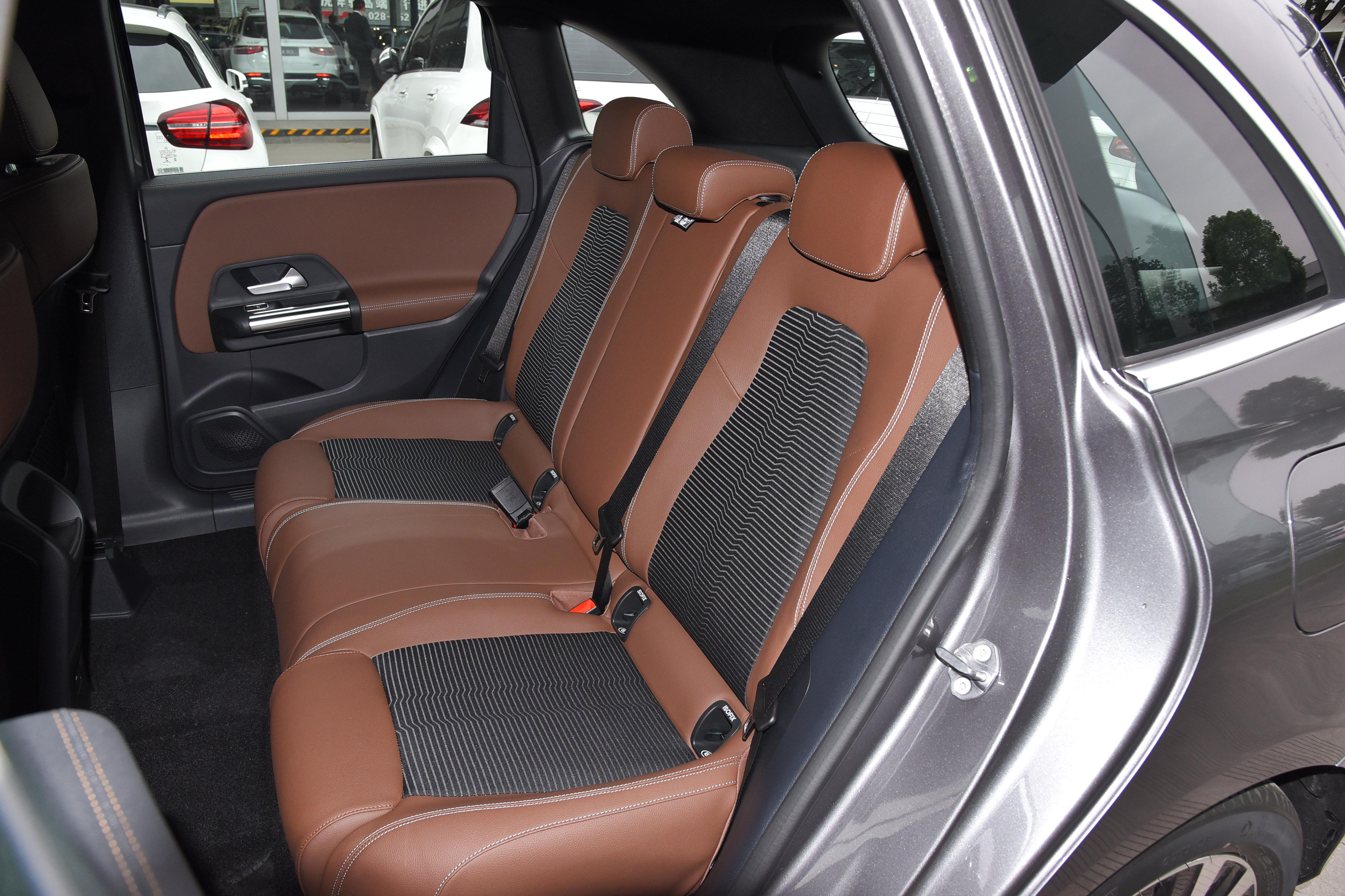 奔驰b级2022款落地多少钱,奔驰b级试驾测评