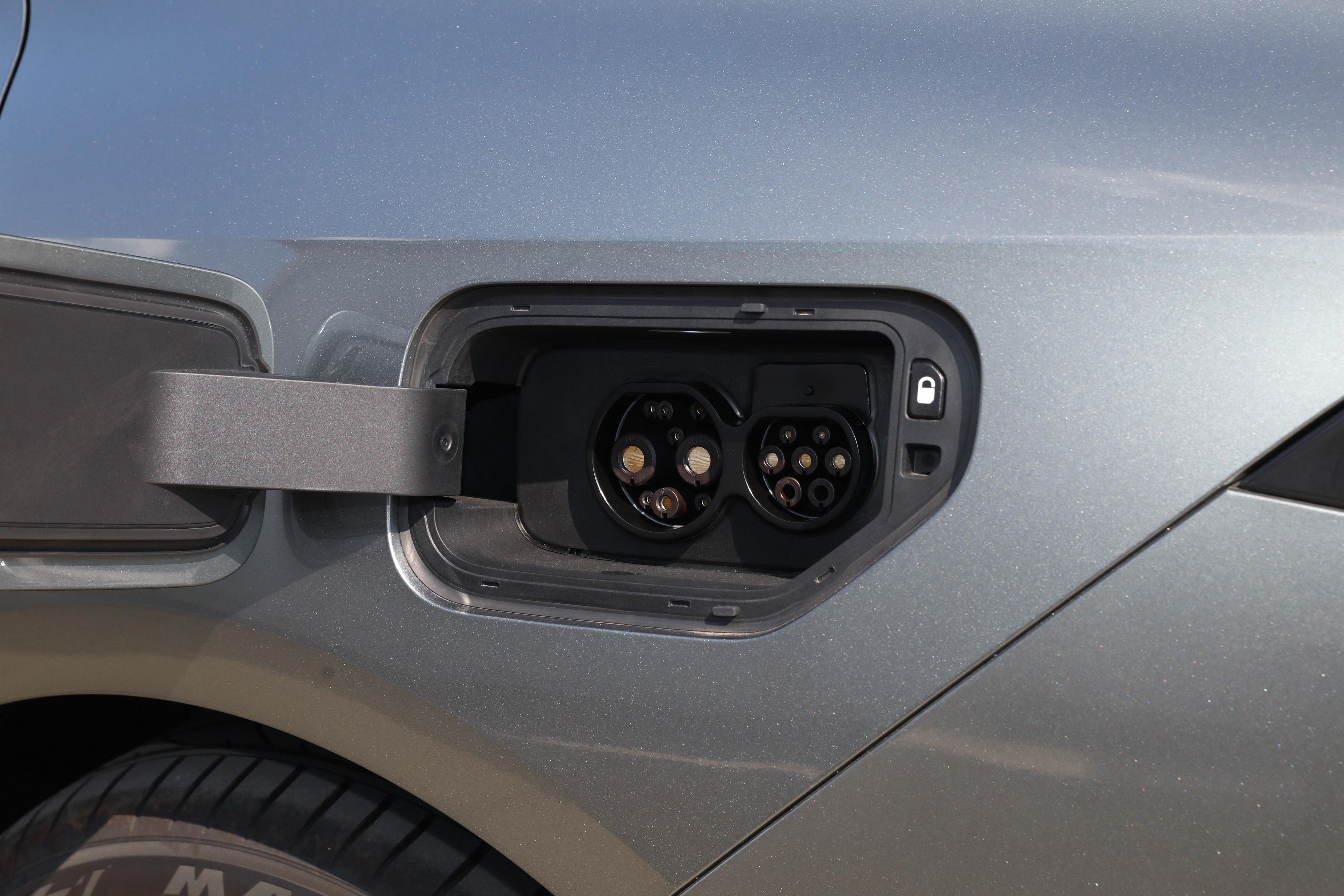 340马力+23个扬声器，无框门，800V快充，这台C级轿跑总体还不错