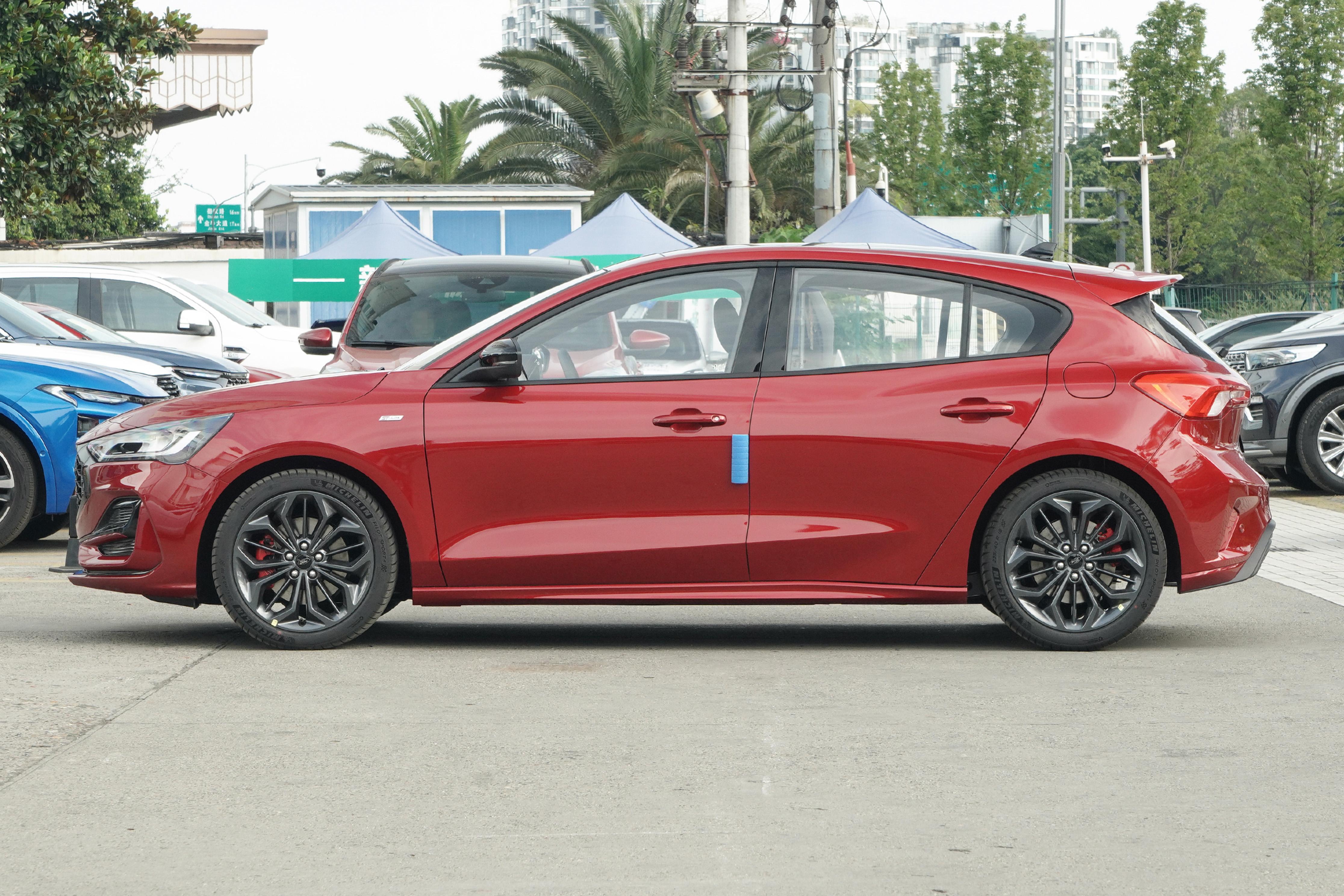 经典福特福克斯两厢小钢炮实测,福特福克斯两厢新款测评