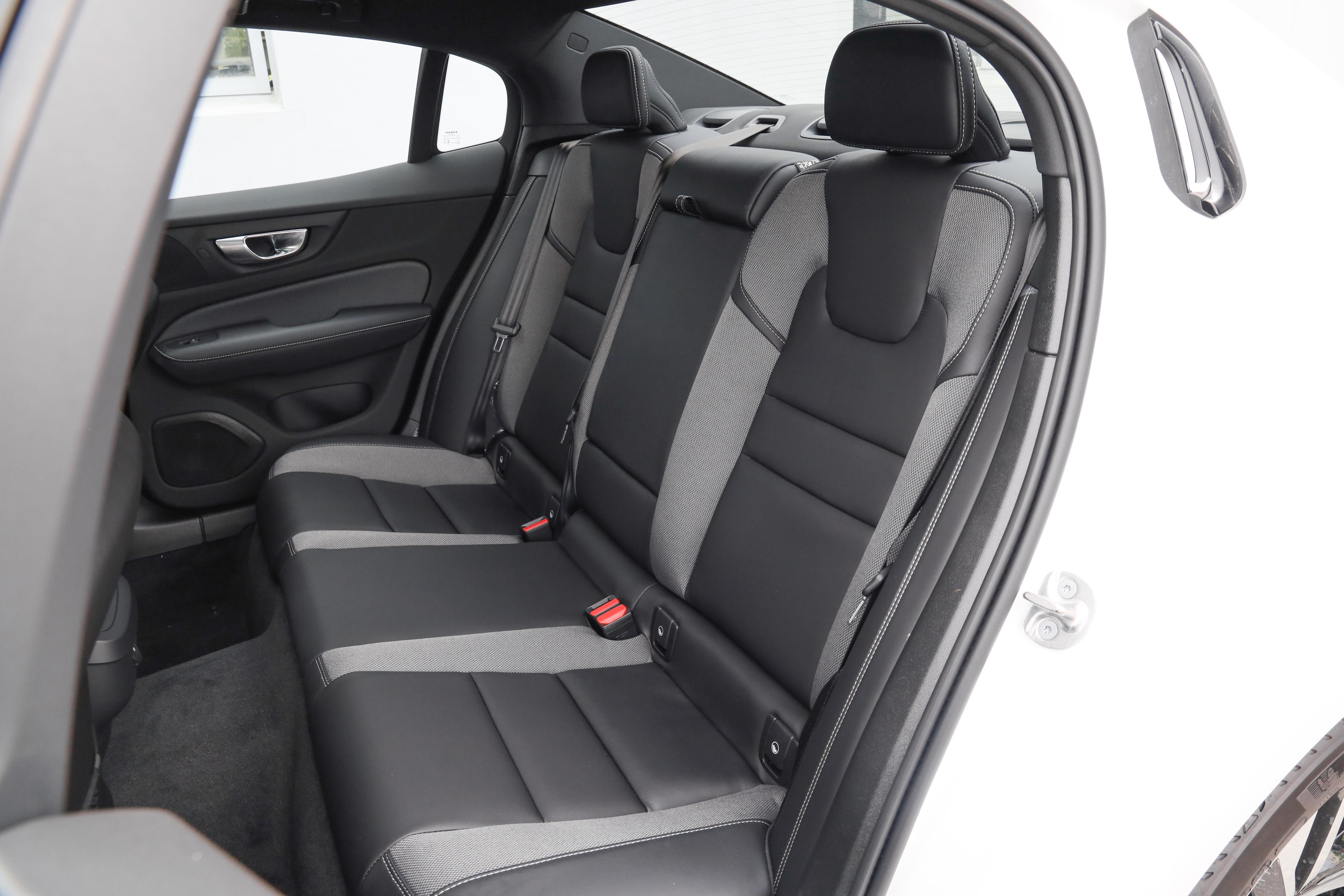 沃尔沃s60b5深度测评,新款沃尔沃s60有纯油车吗