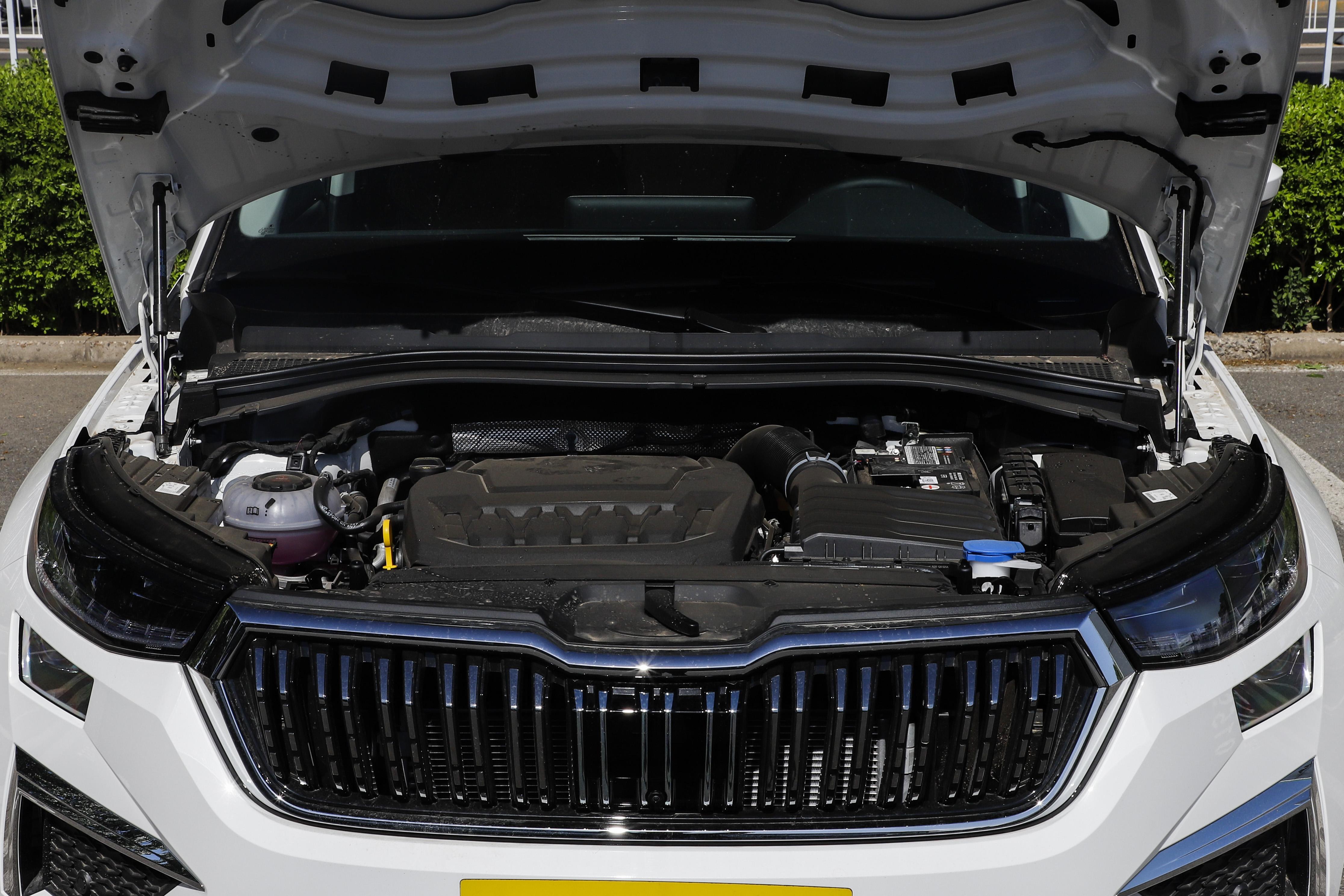 全新2022四驱顶配红旗hs5测评,柯迪亚克冠道红旗hs5哪个性价比高