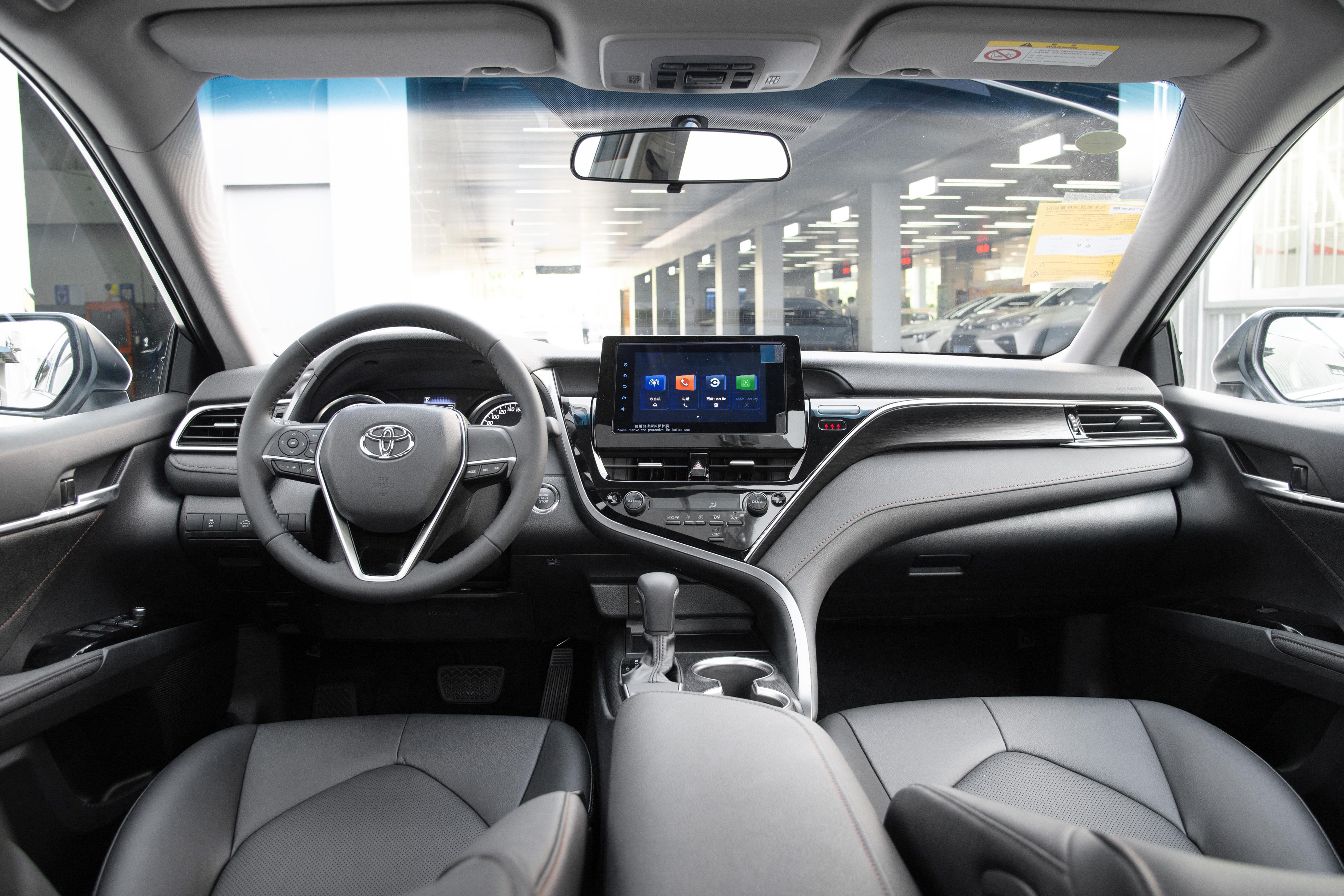 试驾丰田凯美瑞：配2.0L自吸发动机，NEDC综合油耗5.7L，值得入手