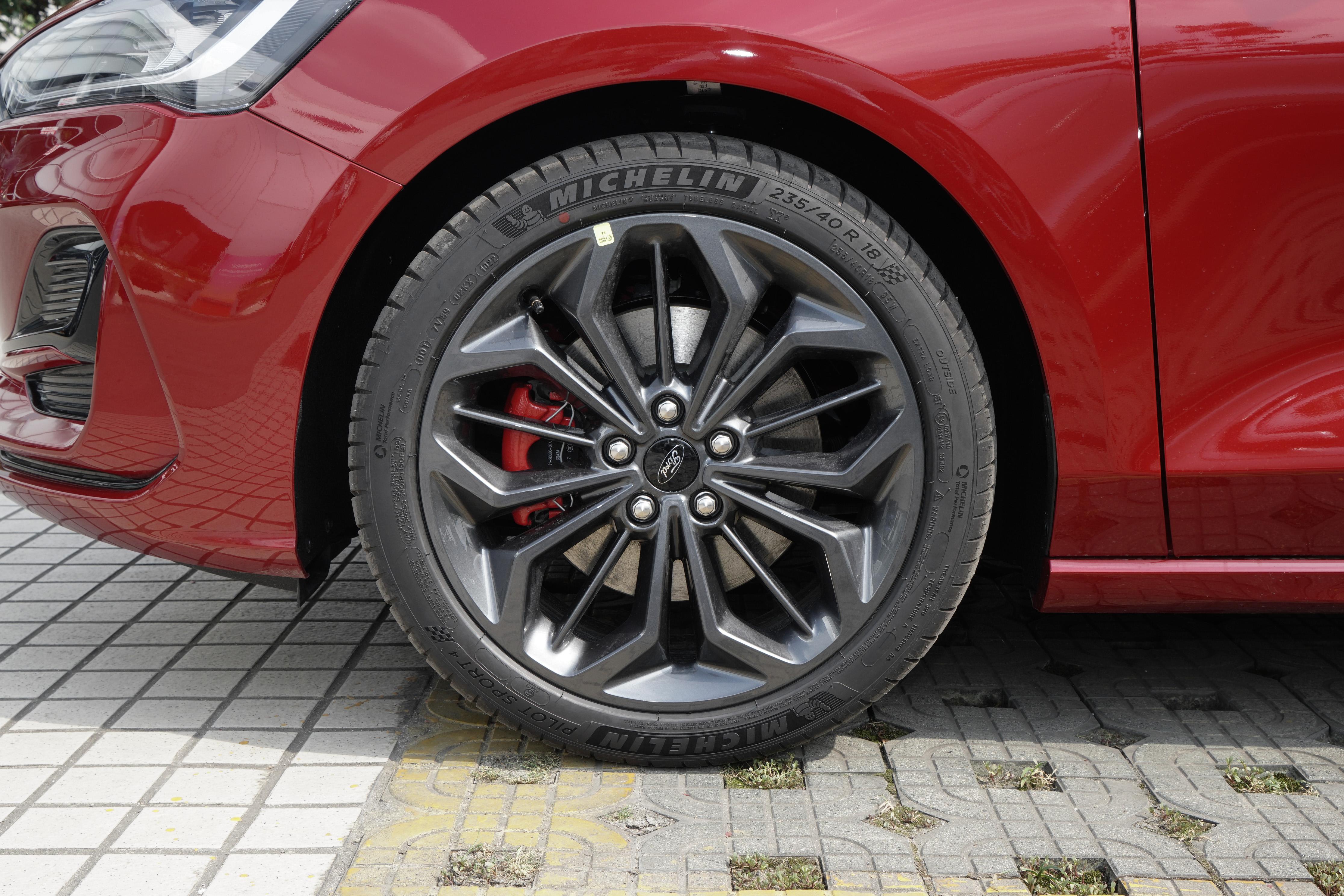 经典福特福克斯两厢小钢炮实测,福特福克斯两厢新款测评