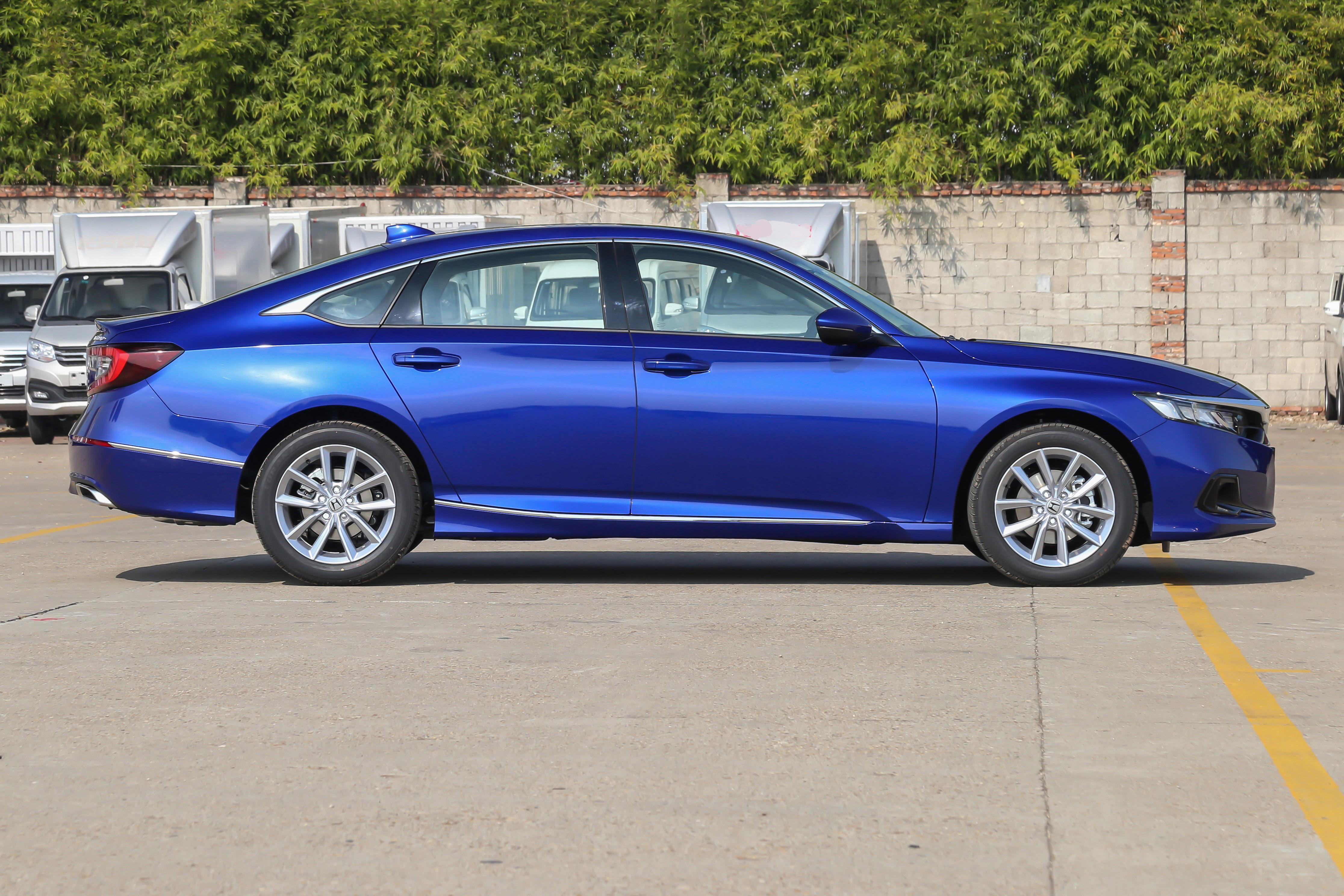 凯美瑞2.5g豪华与雅阁260精英对比,凯美瑞2.5豪华版和雅阁260怎么选