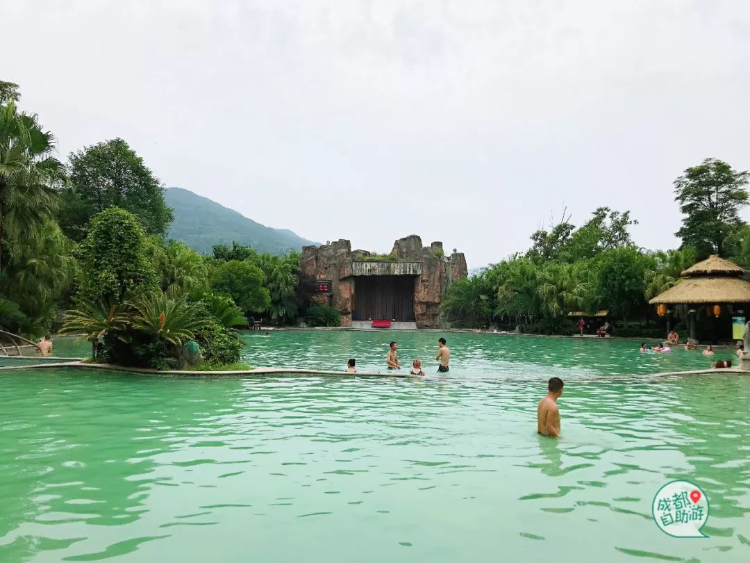 成都2天来回的温泉推荐，彩林雪景青山绿水，美成仙境