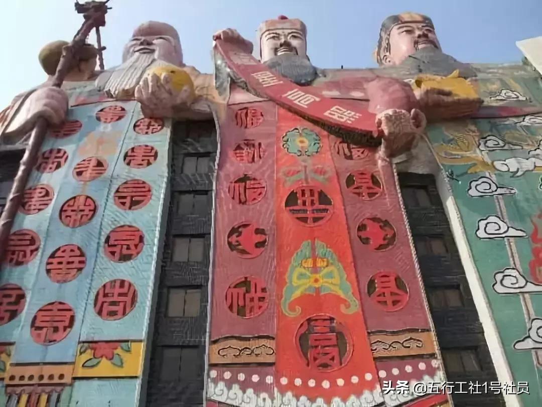 盘点那些建在奇葩地方的建筑,中国奇葩建筑大盘点