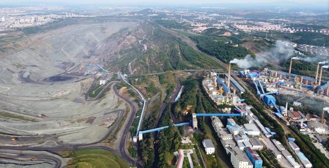 抚顺超大矿坑,辽宁抚顺矿坑