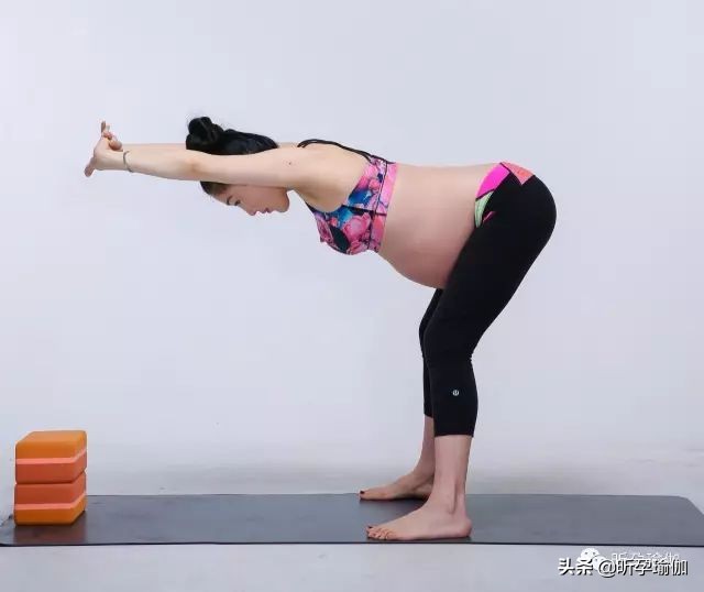 孕期腰背像岔气一样疼,孕期34周腰背酸痛正常吗