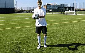 初学者足球颠球教学视频,单脚足球颠球教学初学者