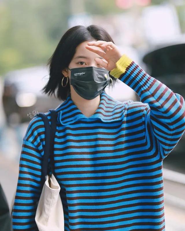 明星同款针织衫日常穿搭,秋天衣服推荐女毛衣