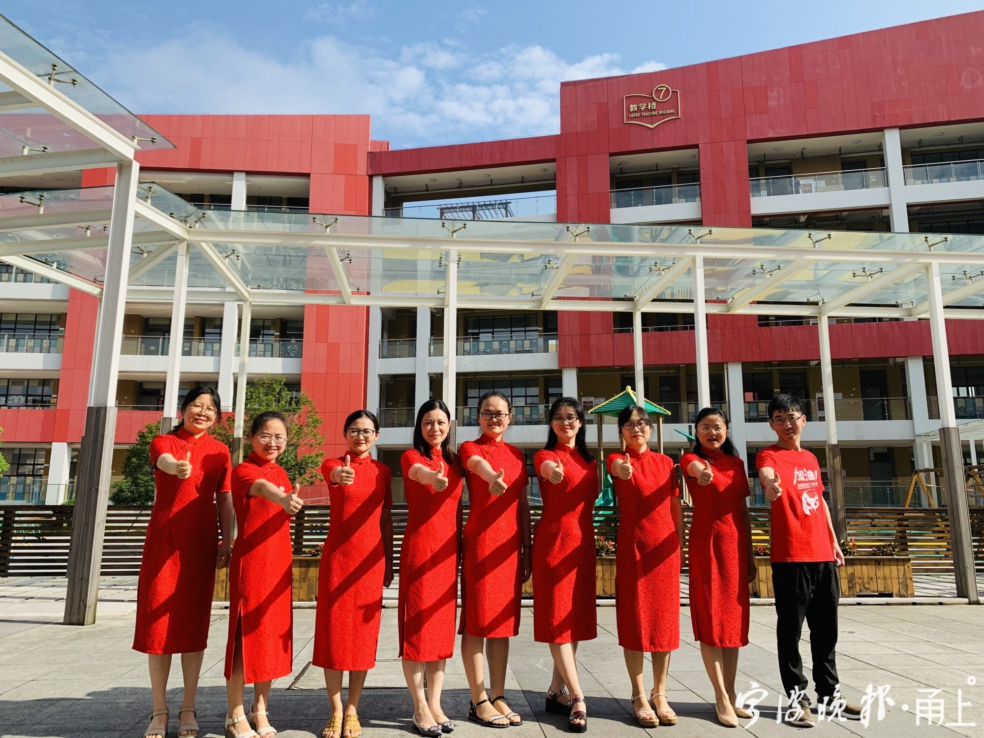 中考记者现场出镜,宁波市中考采访