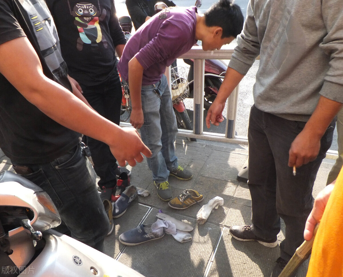 如果你被人泼了水怎么办,什么叫被人泼脏水