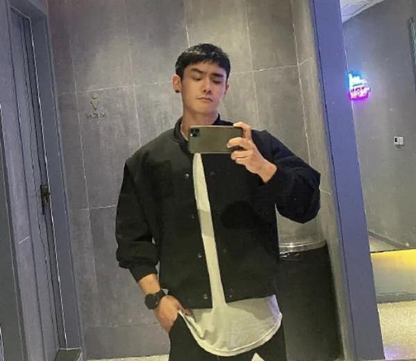 正太脸金刚身，36岁重庆小伙的肌肉身材太惹眼，保养的太好了