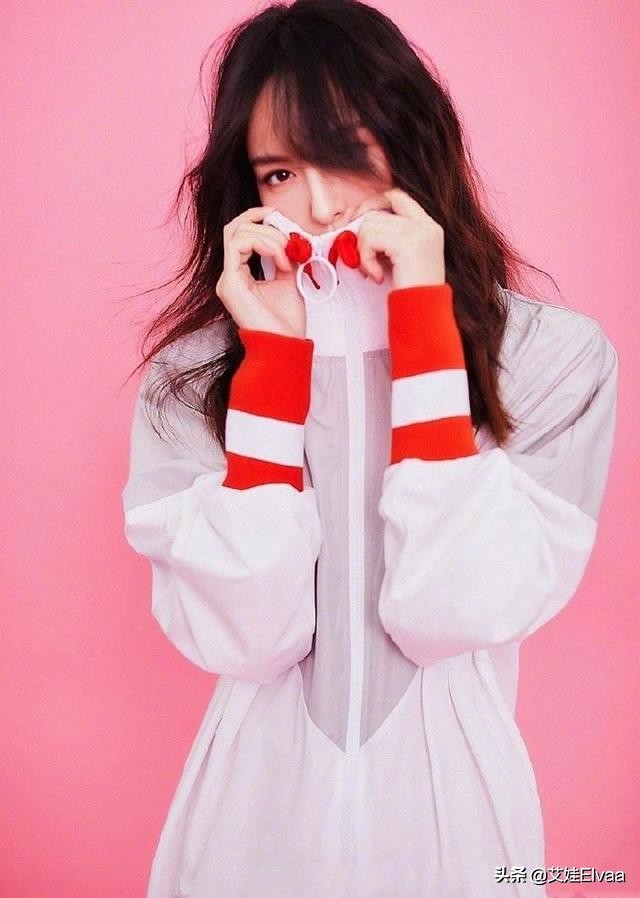 唐嫣白纱裙t恤写真十分吸睛,被糖糖穿婚纱的样子惊艳到了